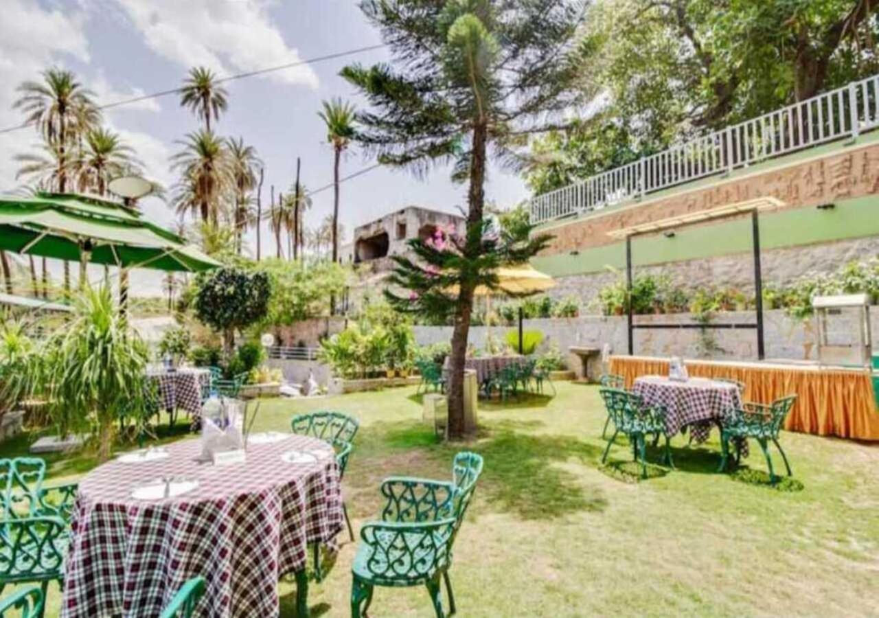 Hari Niwas - A Boutique Garden Resort Ābu Exteriör bild