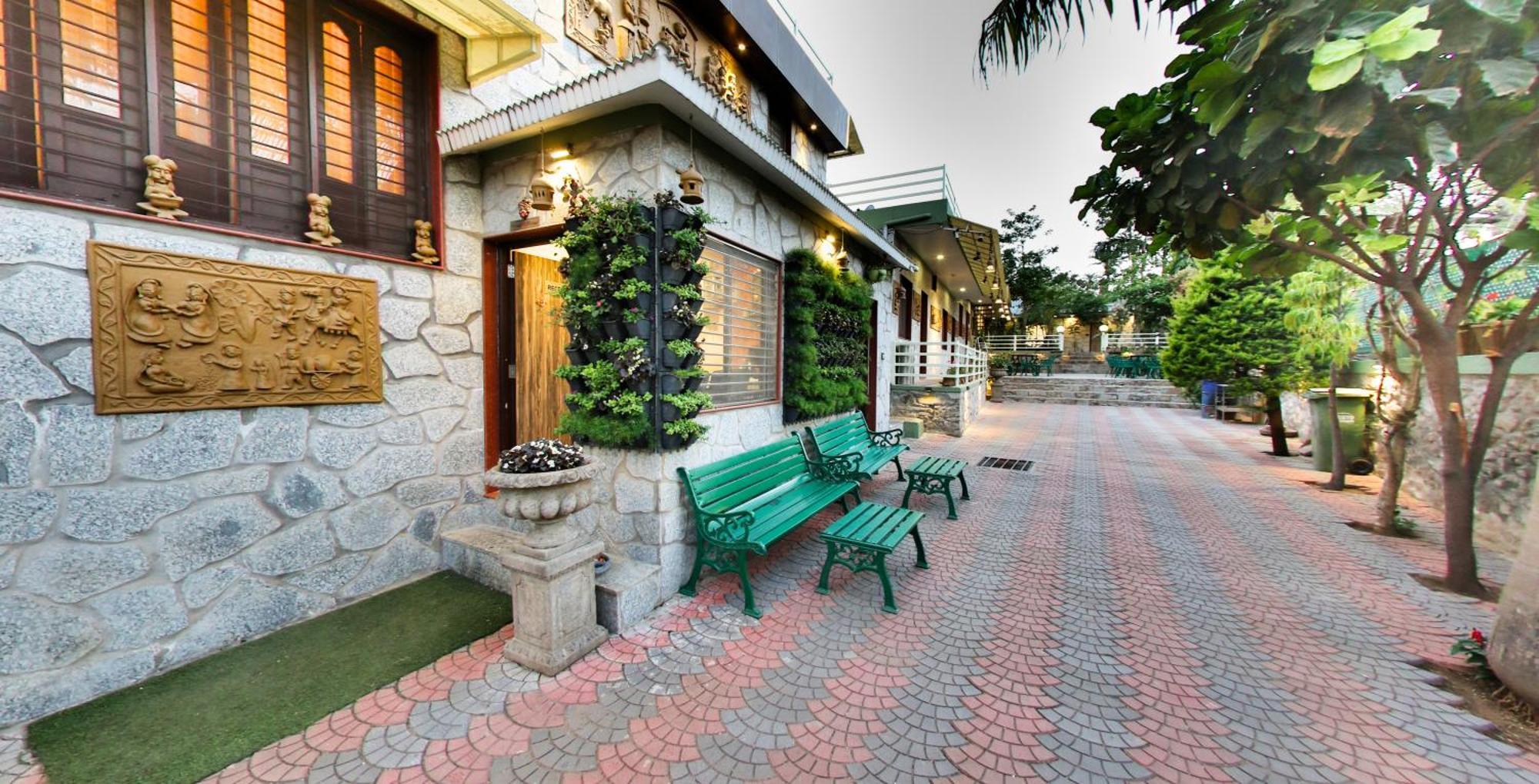 Hari Niwas - A Boutique Garden Resort Ābu Exteriör bild