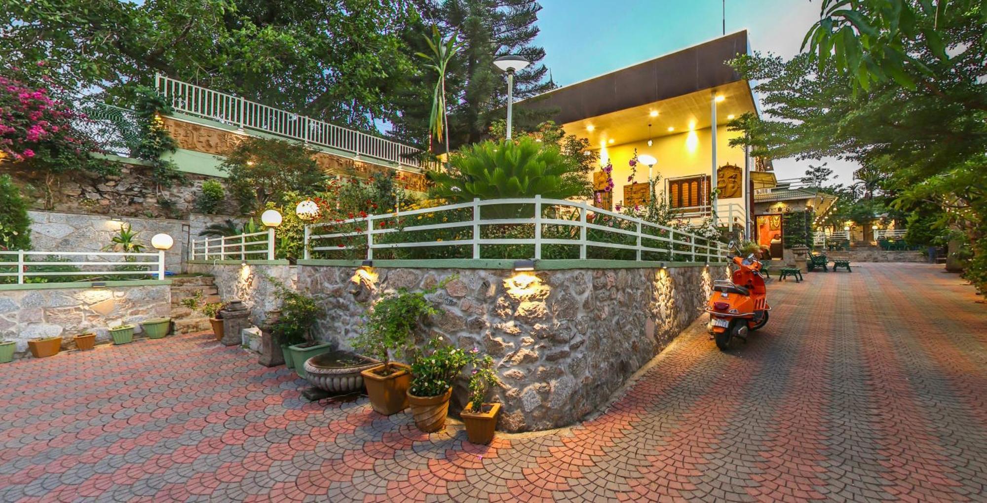 Hari Niwas - A Boutique Garden Resort Ābu Exteriör bild