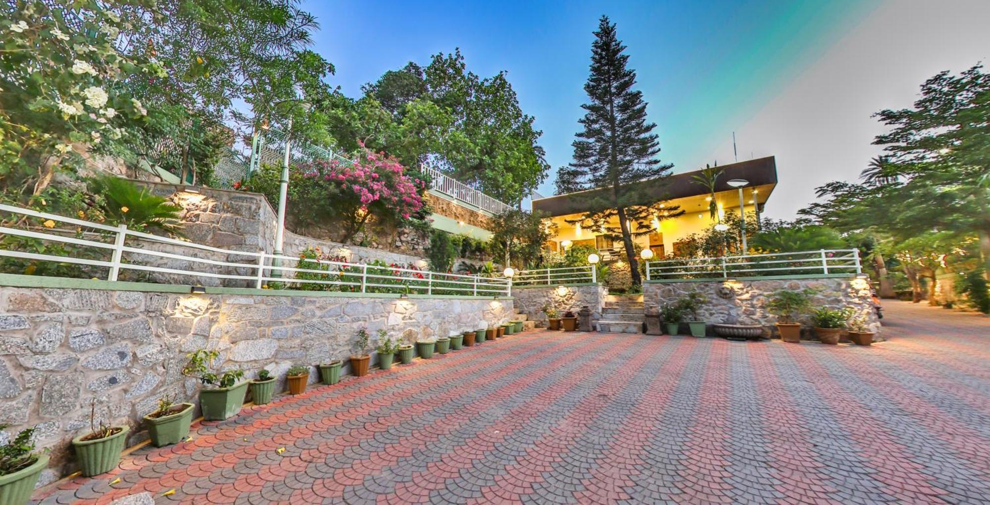 Hari Niwas - A Boutique Garden Resort Ābu Exteriör bild