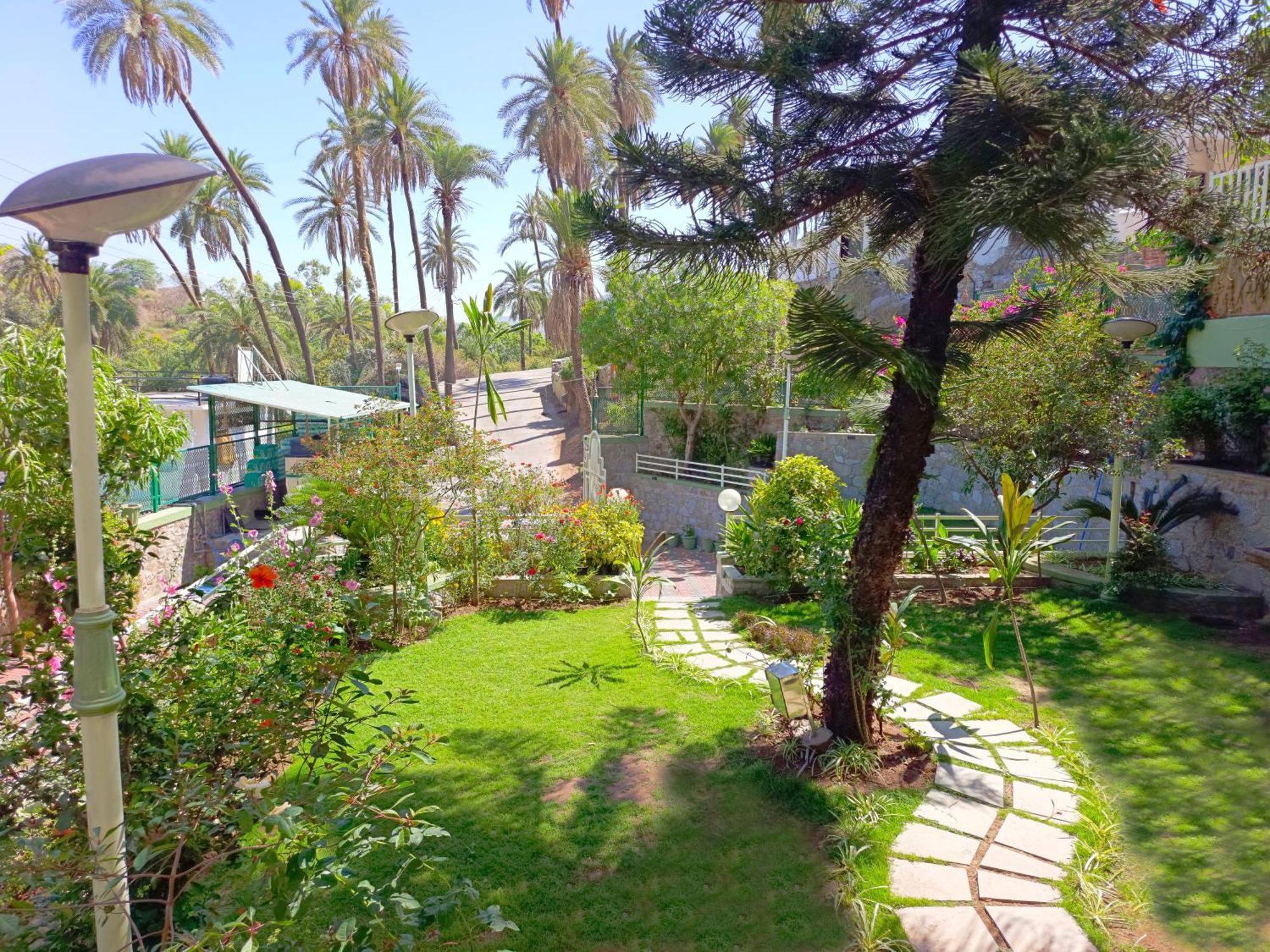 Hari Niwas - A Boutique Garden Resort Ābu Exteriör bild