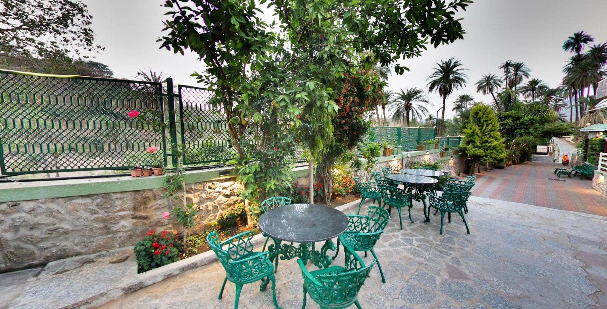 Hari Niwas - A Boutique Garden Resort Ābu Exteriör bild