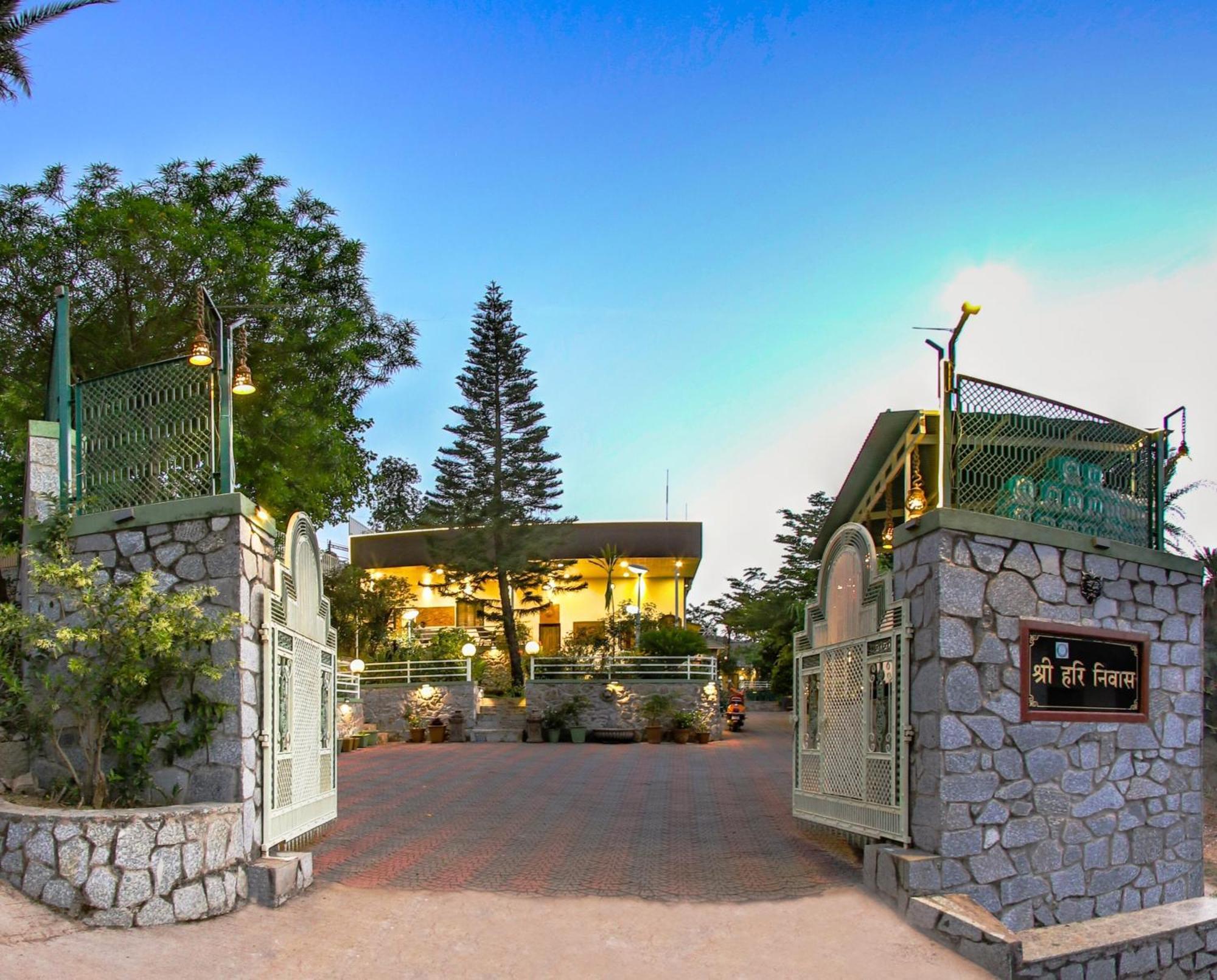 Hari Niwas - A Boutique Garden Resort Ābu Exteriör bild